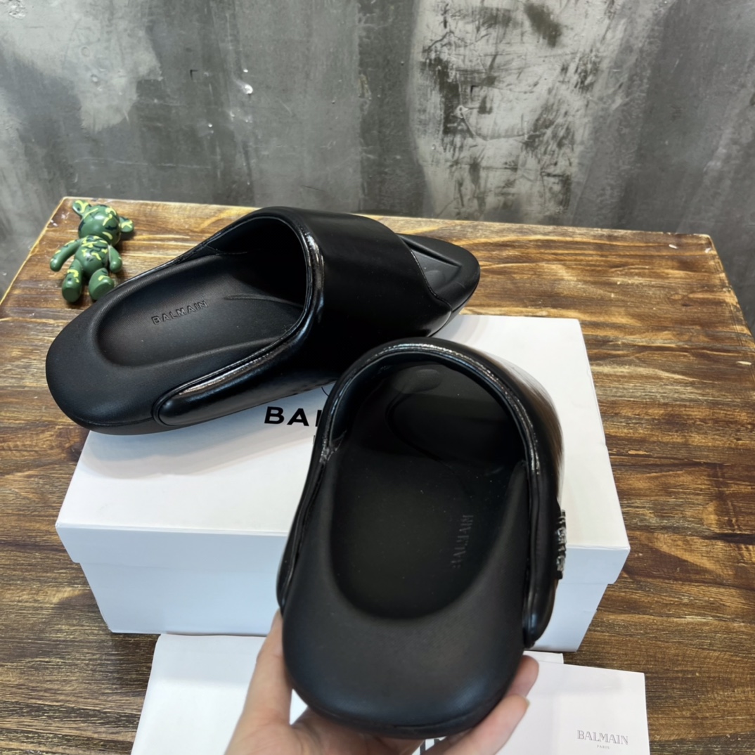 Balmain Quilted leather B-IT mules 11 - vstockx