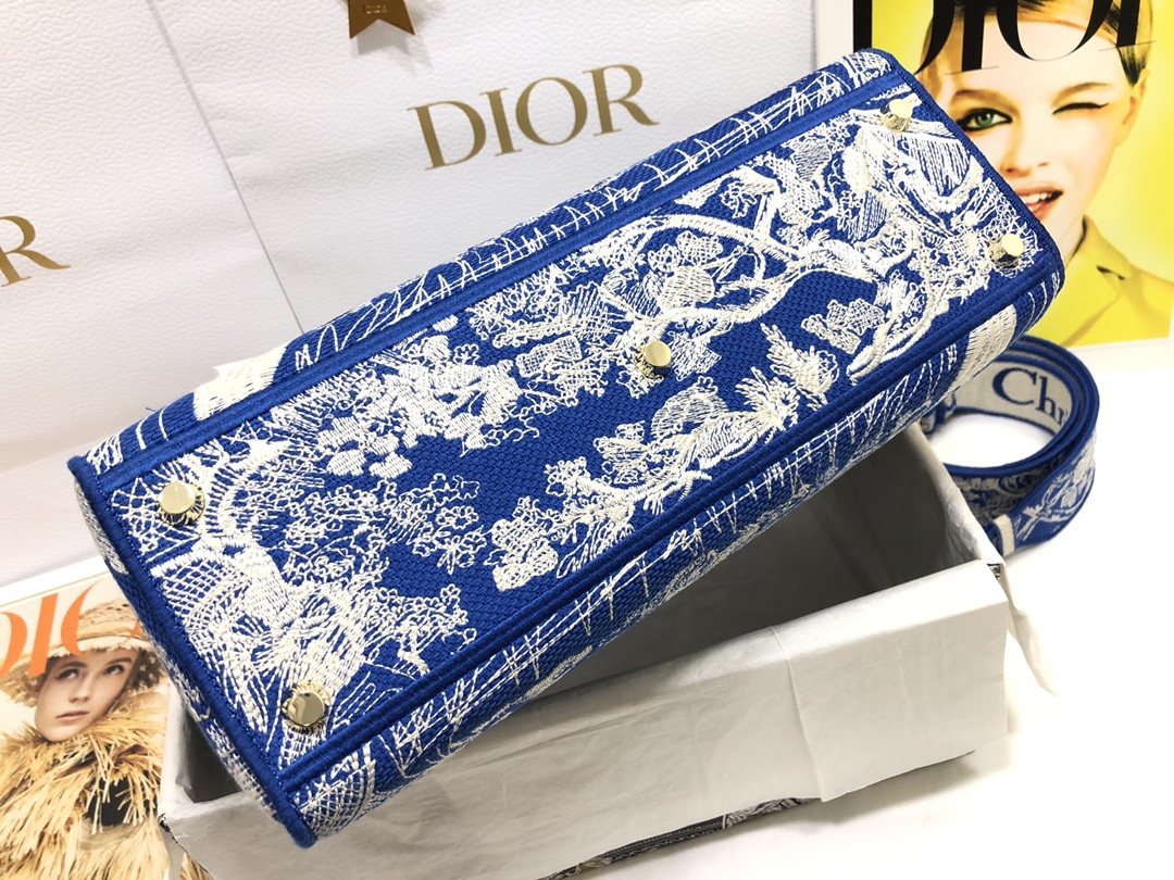 Handbag Dior M0566 size 32 x 25 x 11 cm - vstockx