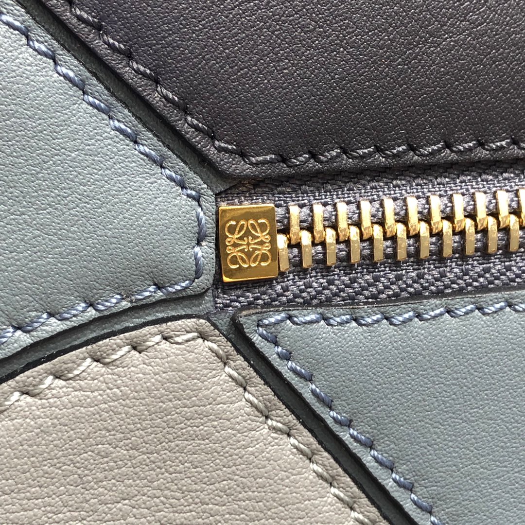 Handbags LOEWE Ykk size:29x18x12 cm - vstockx