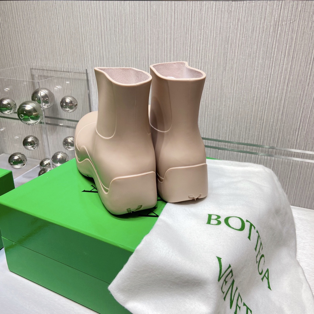 Bottega Veneta Boots 19 - vstockx