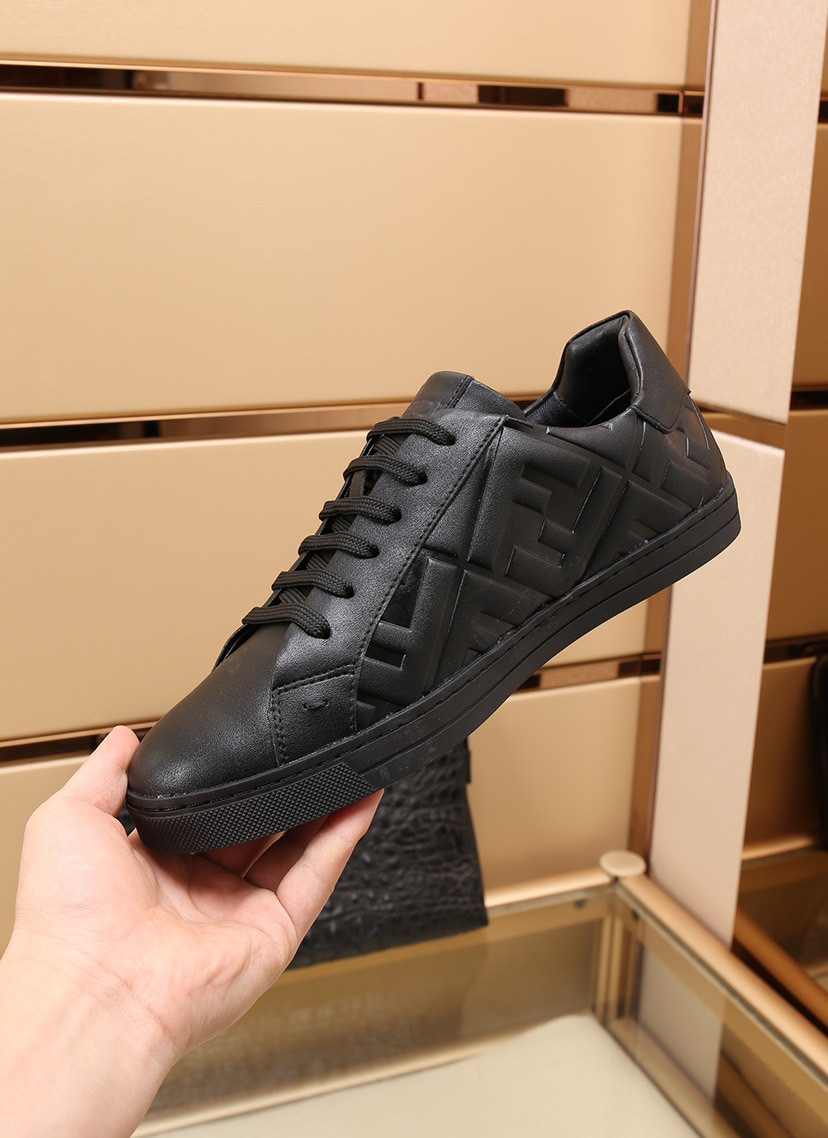 Fendi Low Top Sneakers 10 - vstockx