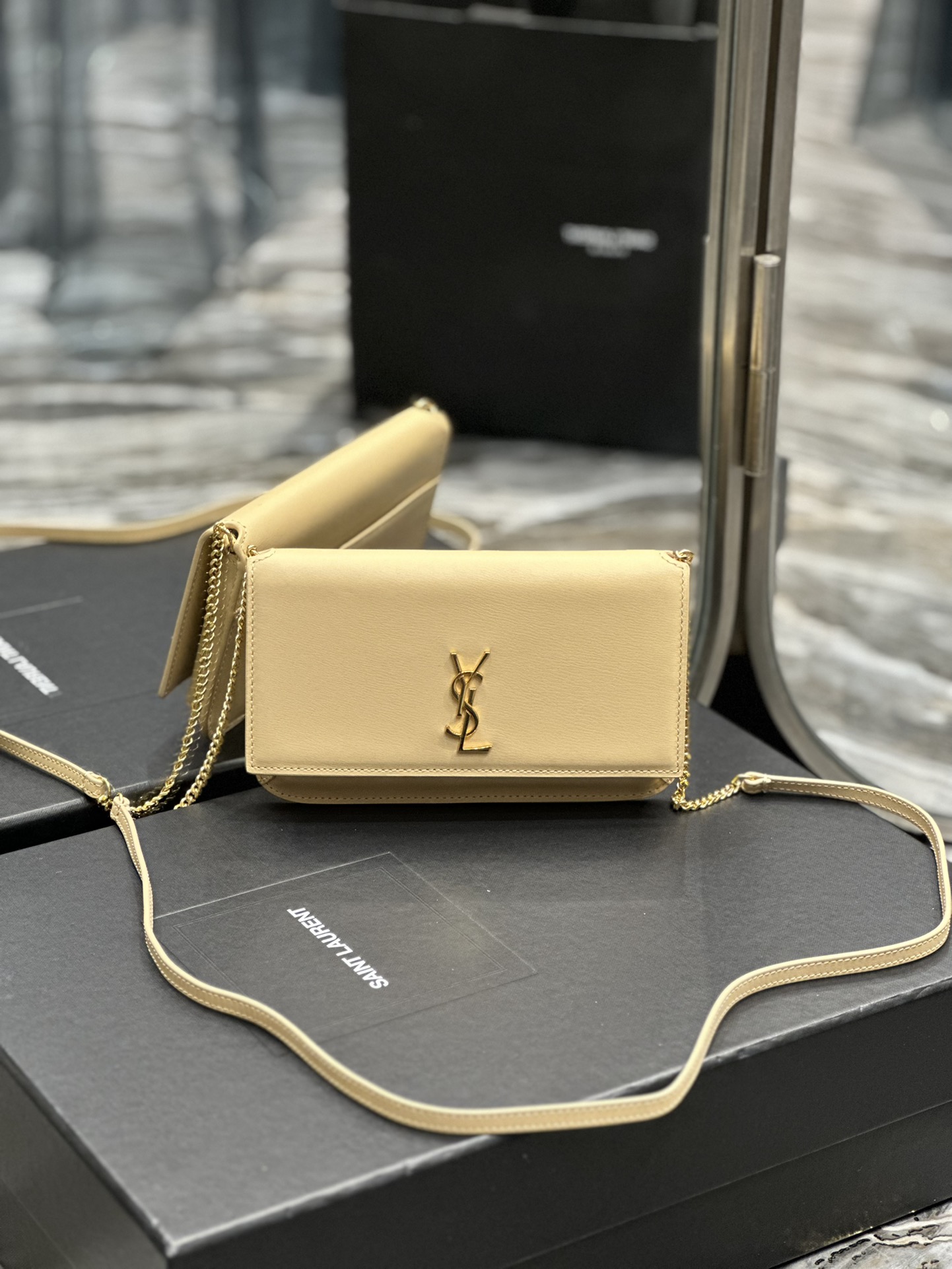 Handbags SAINT LAURENT 635095 size 18x11x2 cm - vstockx