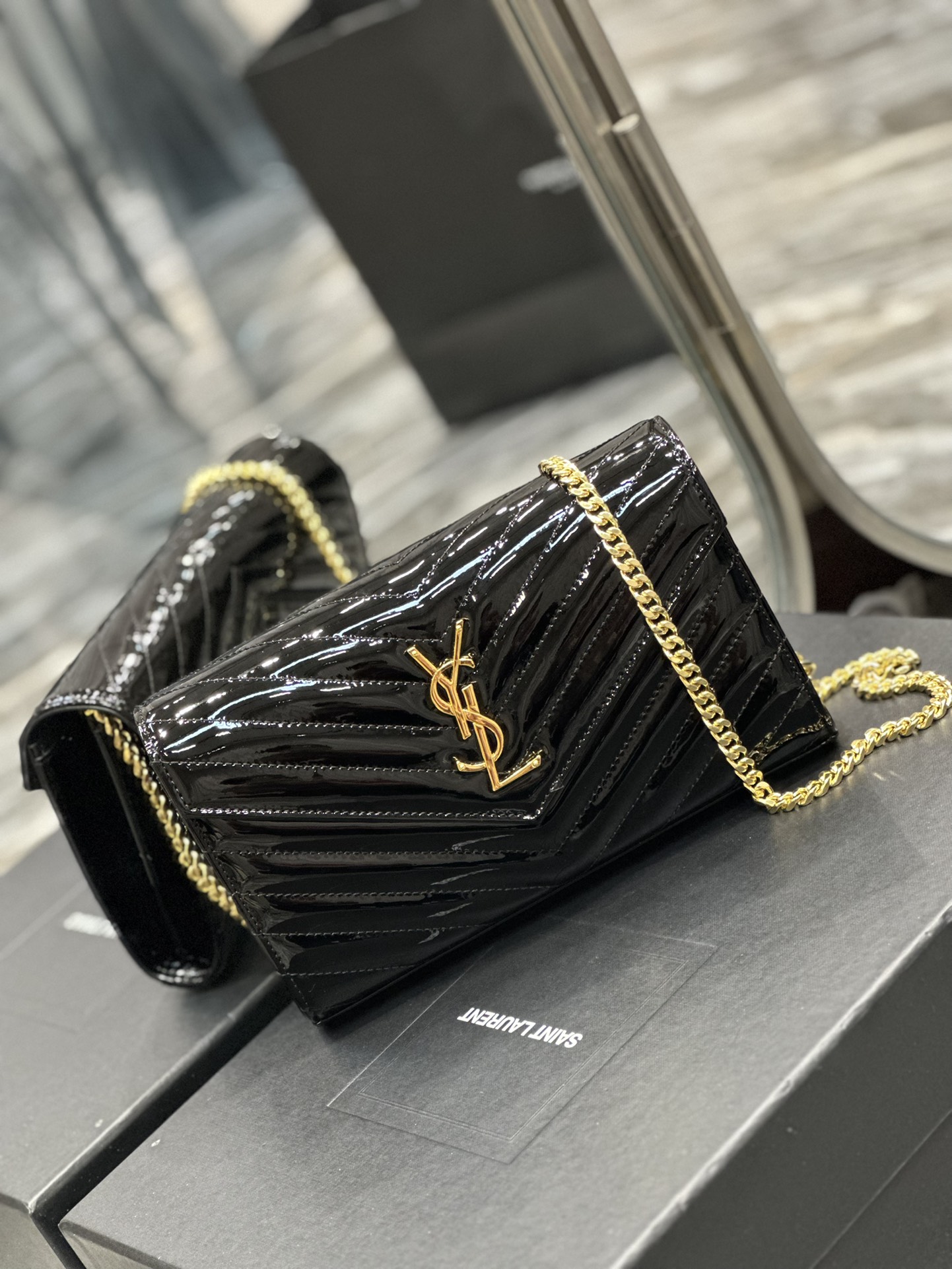 Handbags SAINT LAURENT 377828 size 22.5x14x4 cm - vstockx
