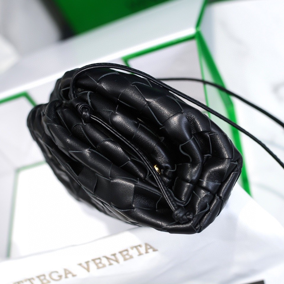 handbags Bottega Veneta The pouch size:23*13*8 - vstockx