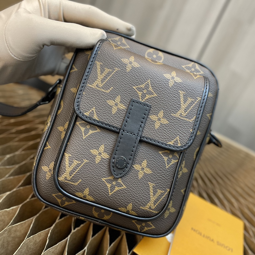 Handbag Louis Vuitton M69405 size 15x17x8 CM - vstockx