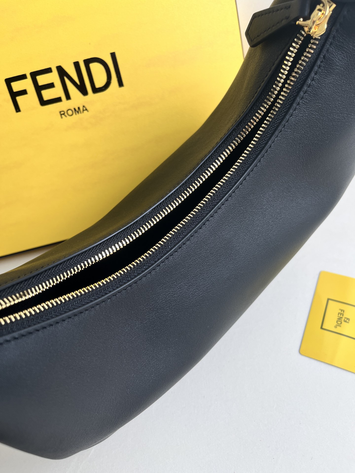 handbags FENDI 205 size:29*24.5*10cm - vstockx