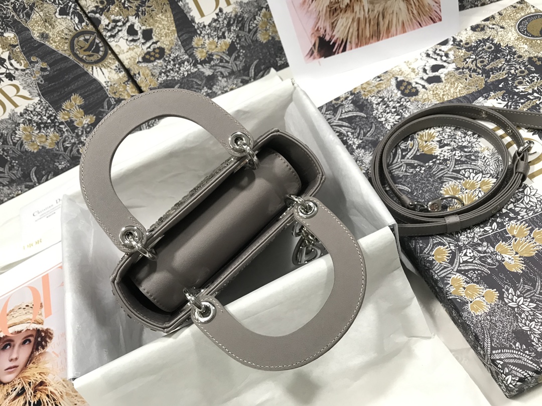 Handbag Dior M0505 size 17  15  7 cm - vstockx