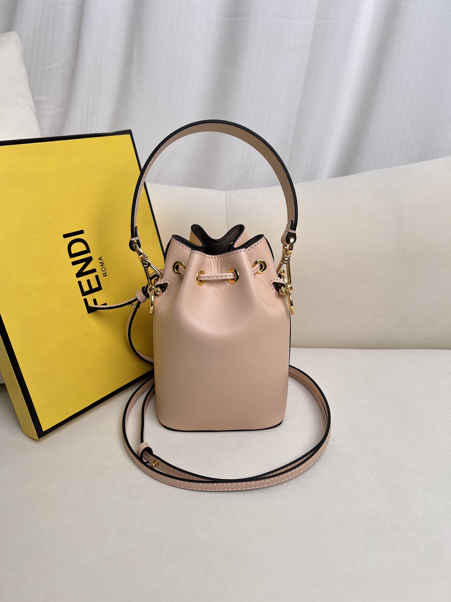handbags FENDI 226 size:12*18*10cm - vstockx