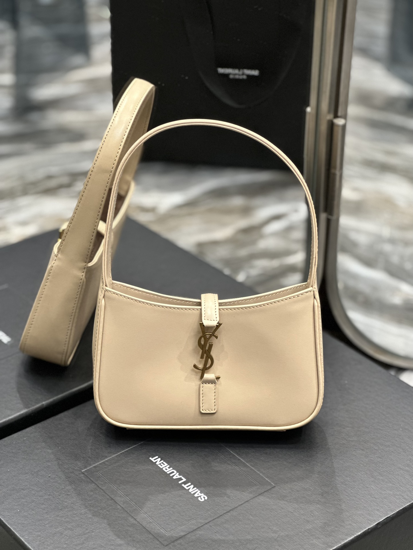Handbags SAINT LAURENT 710310 size 19x11.5x4.5 cm - vstockx
