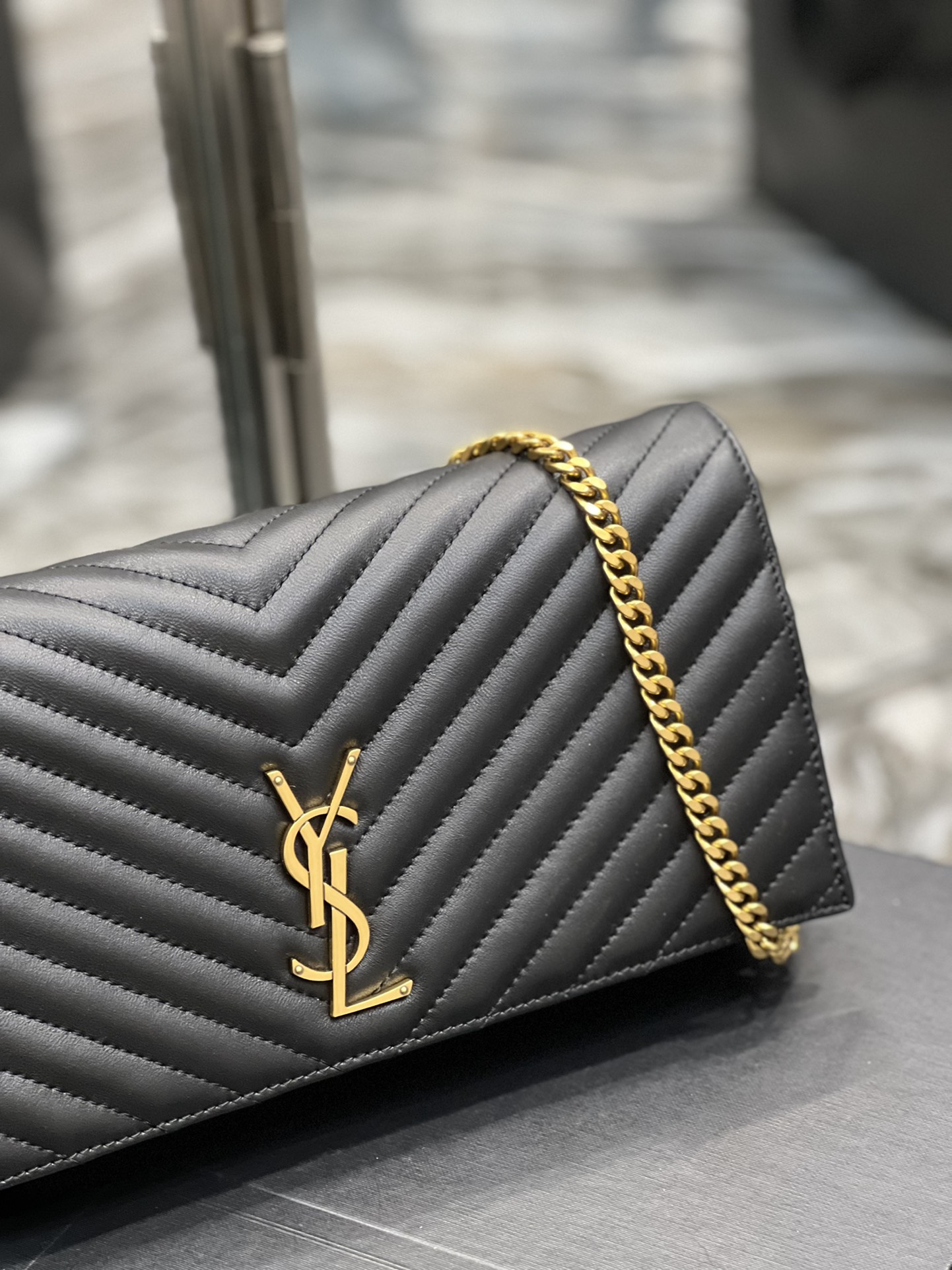 Handbags SAINT LAURENT 604276 size 26x13.5x4.5 cm - vstockx