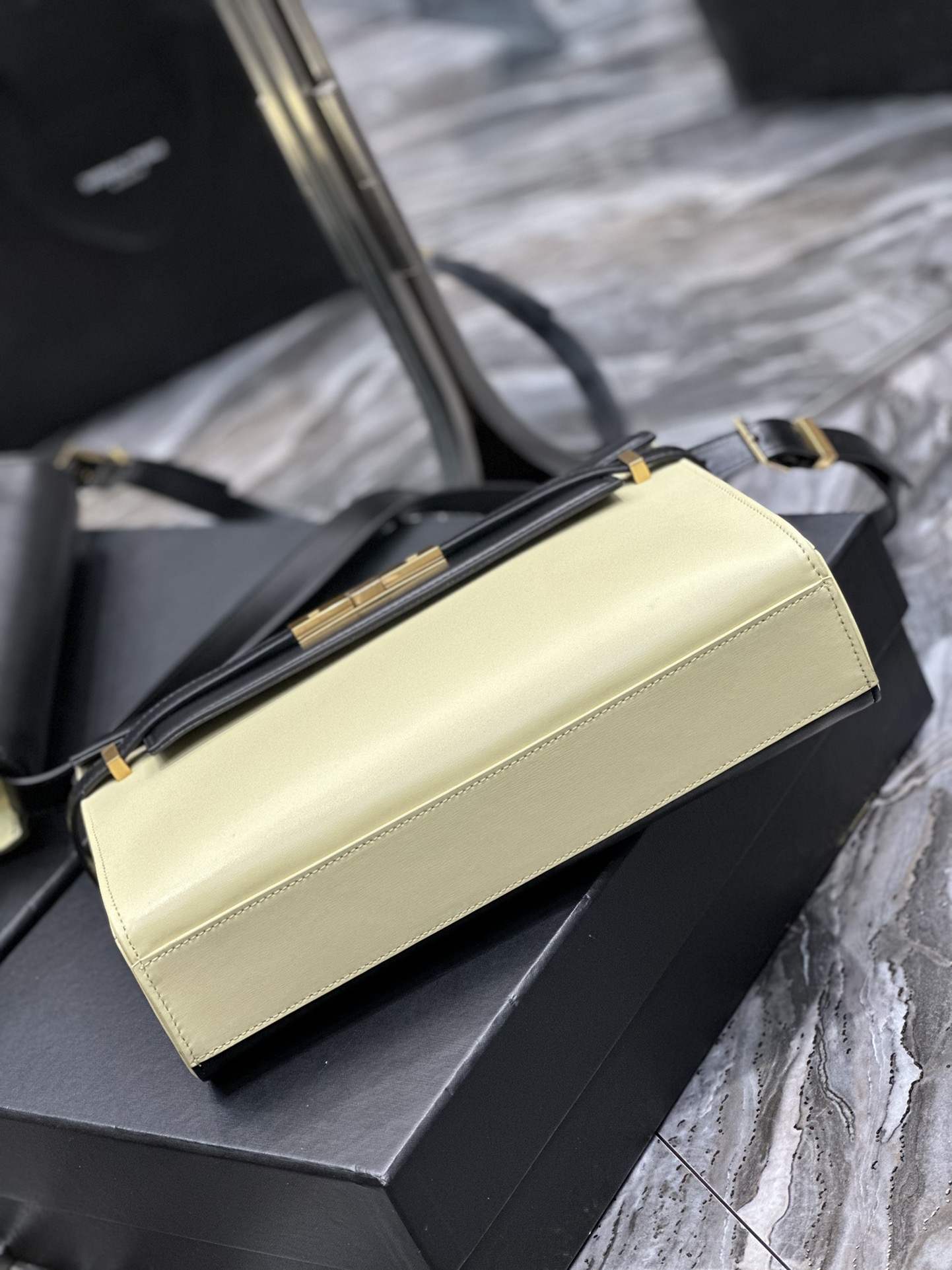 Handbags SAINT LAURENT 675626 size 24x17.5x6 cm - vstockx