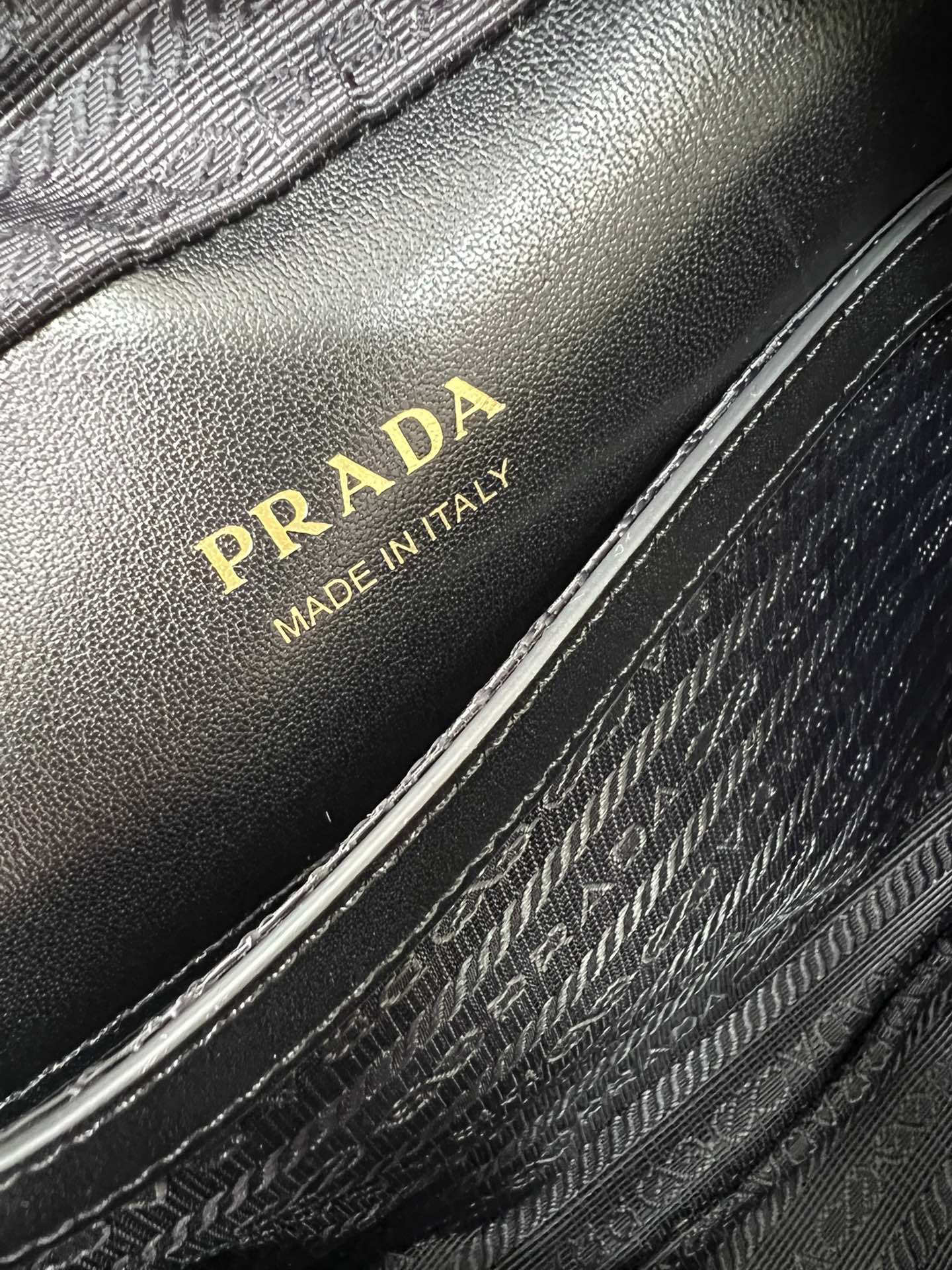 handbags prada 2VH069 22*16*6 - vstockx
