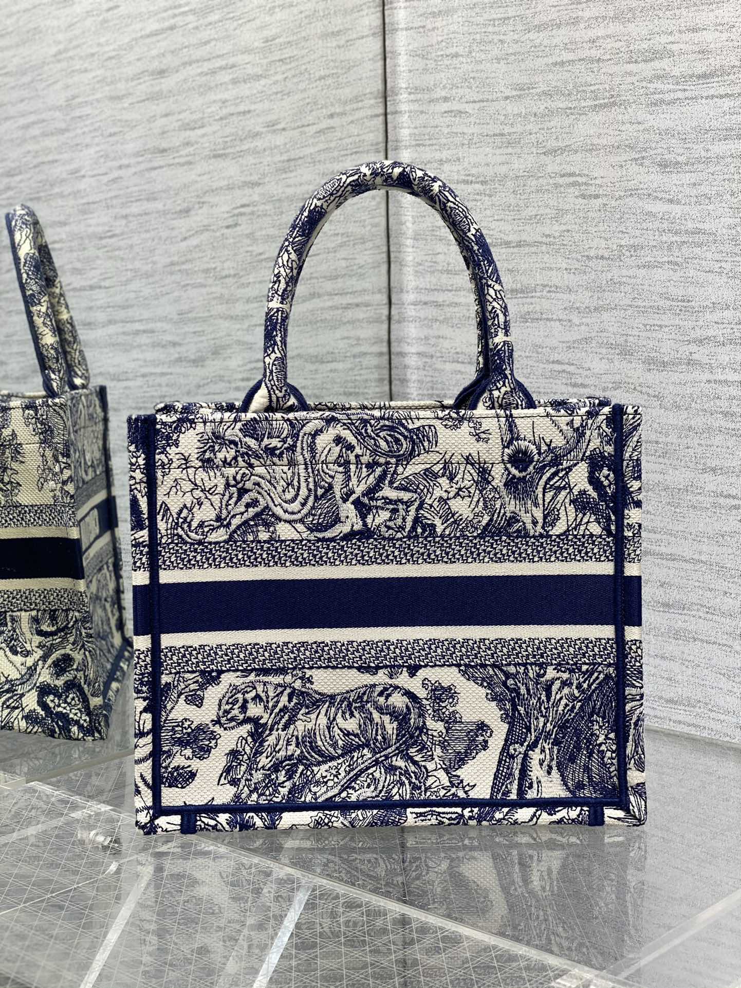 Handbags Dior Tote 8002 size:26*8*22 cm - vstockx