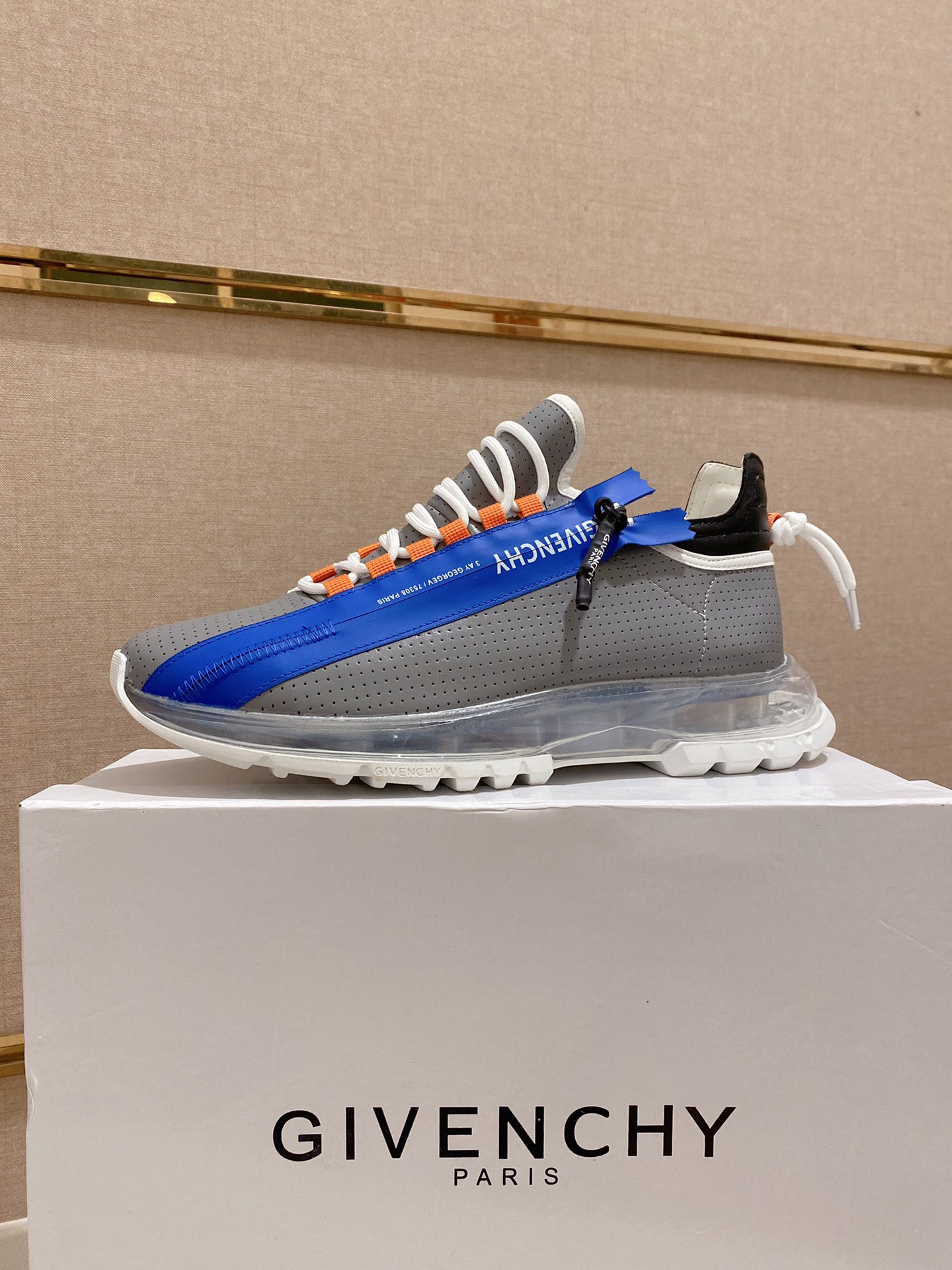 Givenchy Spectre Zip Sneakers 5 - vstockx