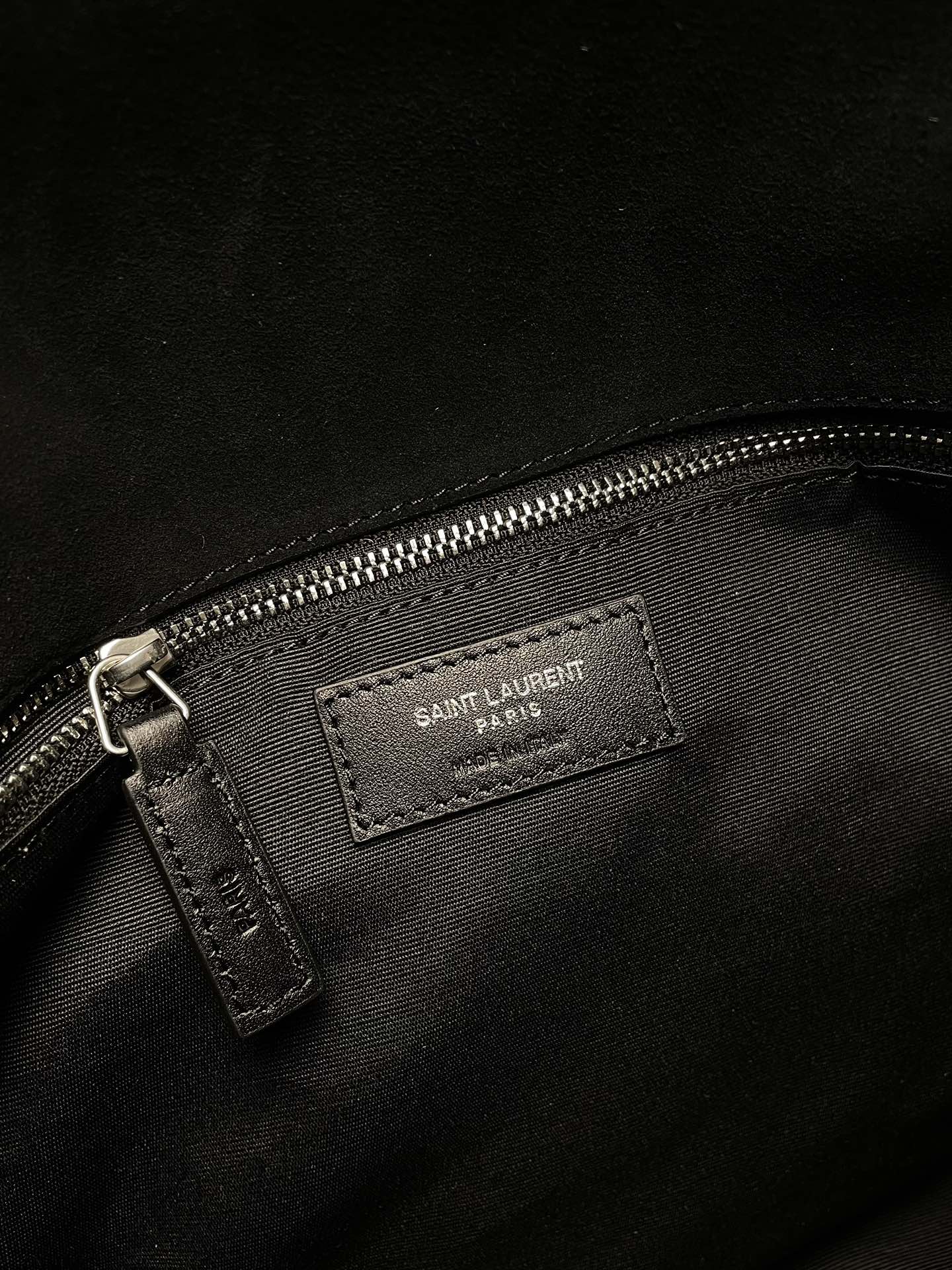 Handbags SAINT LAURENT 577475 size 35x23x13.5 cm - vstockx