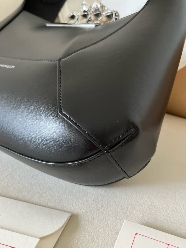 Handbag Alexander McQueen hobo size 20*12*8 cm size 30*18*7 cm - vstockx