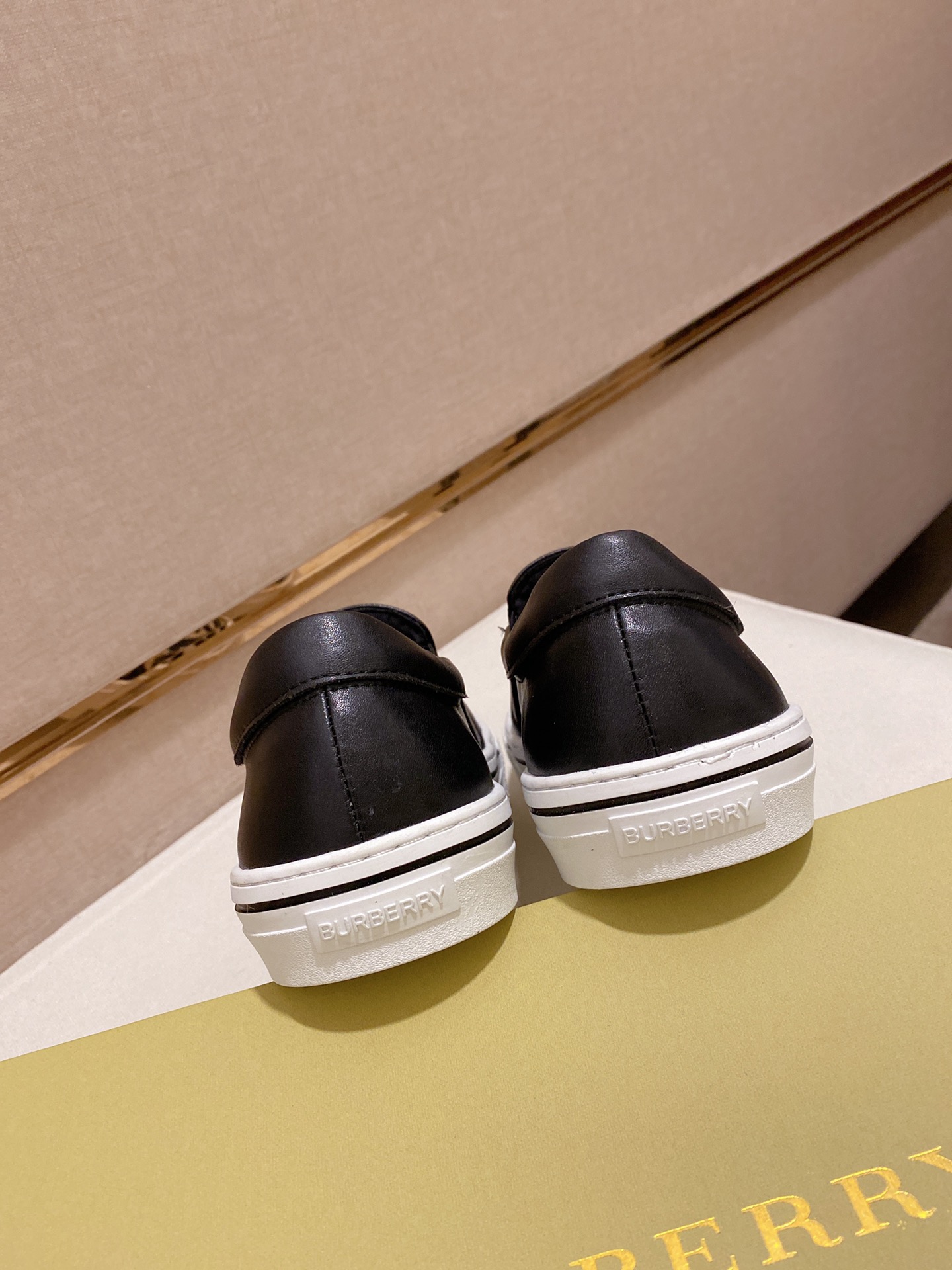 Burberry Perforated Check Sneaker 25 - vstockx