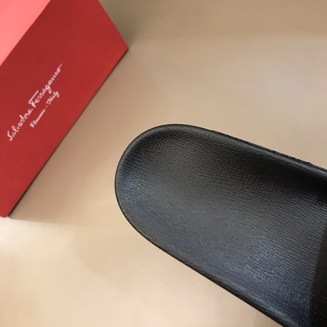 Salvatore Ferragamo Groove Slides 5 - vstockx
