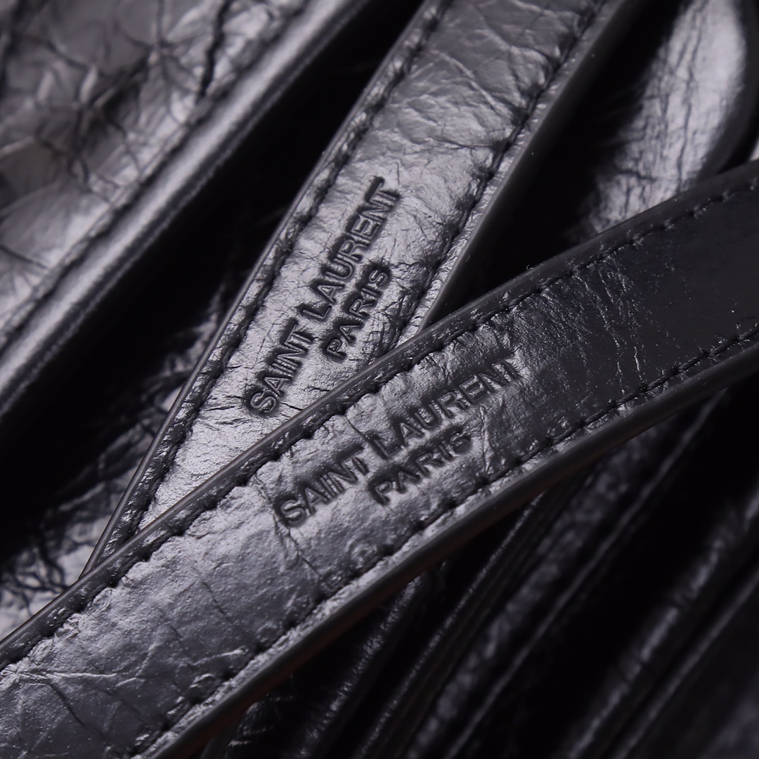 Handbags SAINT LAURENT 533037 size 22x16.5x12 cm - vstockx