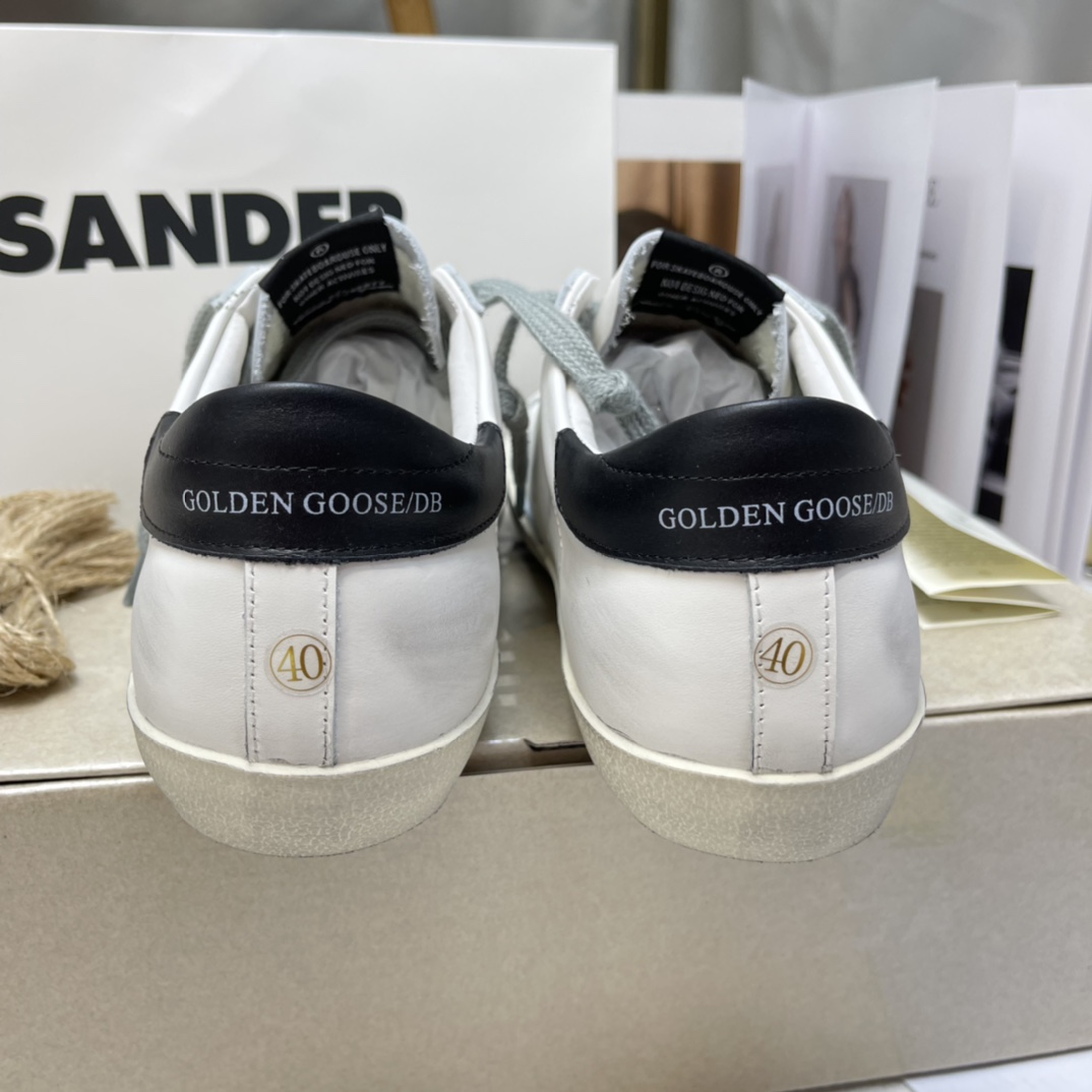 Golden Goose Superstar distressed-finish sneakers 28 - vstockx