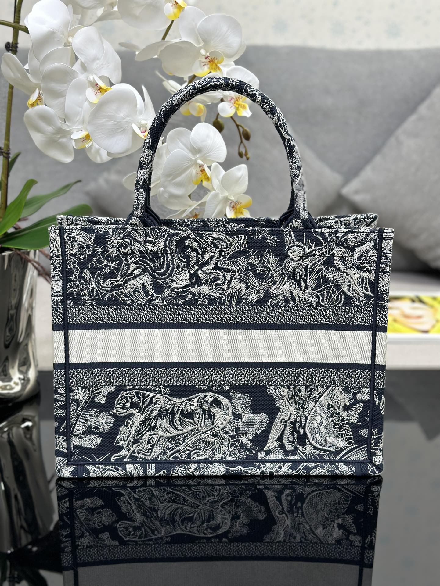 Handbag Dior M1286 size 36 x 27.5 x 16.5 cm - vstockx