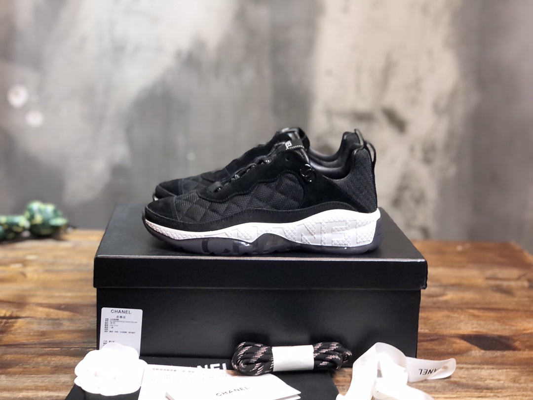 Chanel Fabric & Suede Calfskin Low Top Sneaker 21 - vstockx