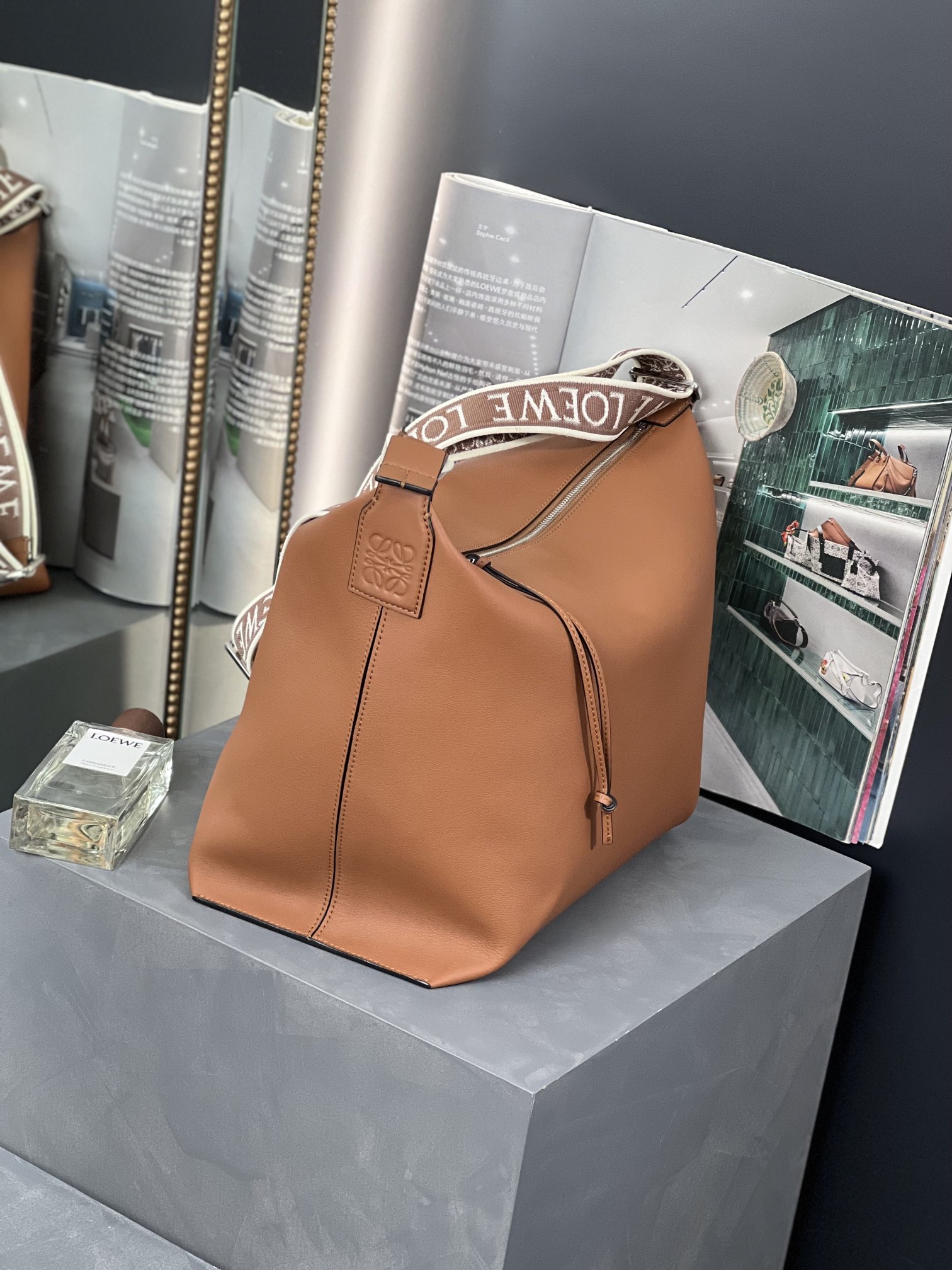 Handbags LOEWE  size:43-13.5-29 cm - vstockx