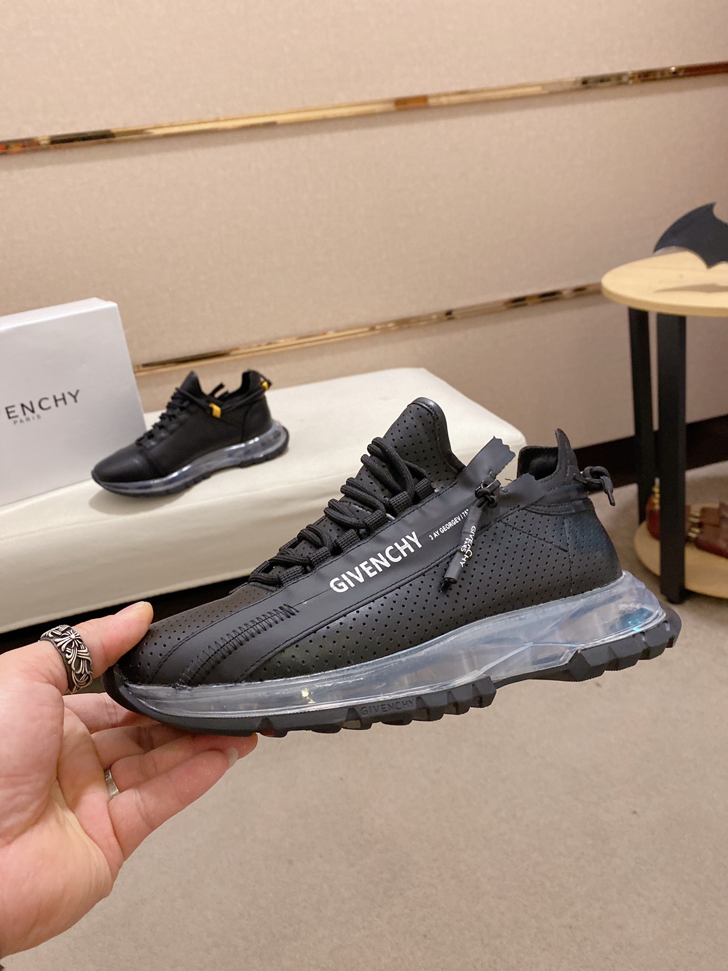 Givenchy Spectre Zip Sneakers 6 - vstockx