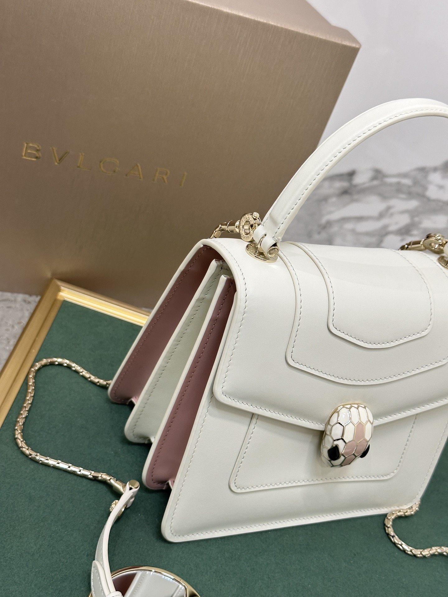 Handbags Bvlgari 38329 size:18*16*9 cm - vstockx