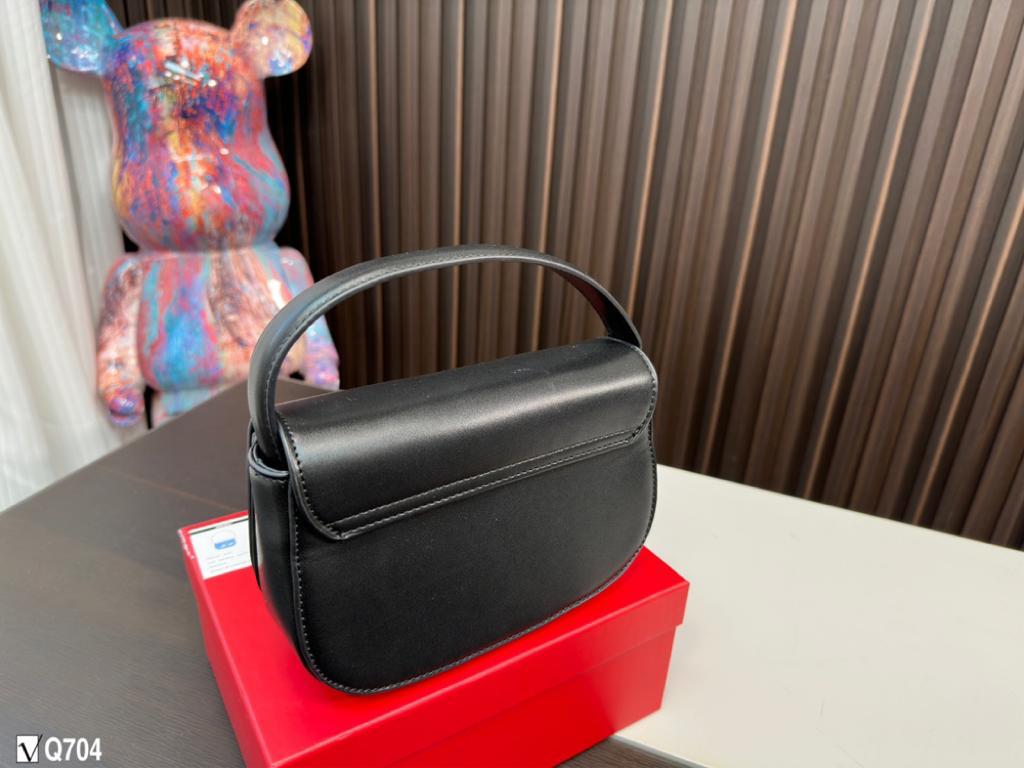 Handbag Diesel 4913 size 20*13*5.5 cm - vstockx