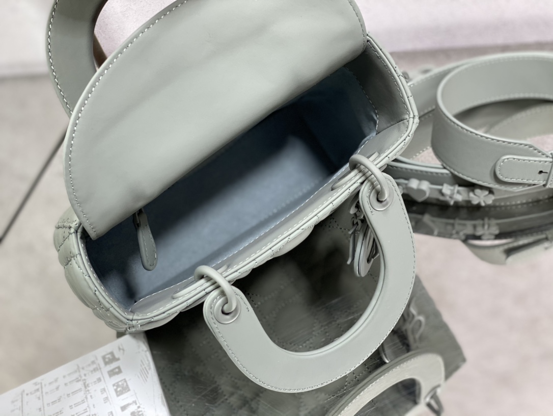 Handbag Dior size 20 cm - vstockx