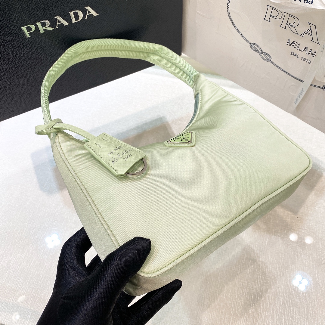 handbags prada Hobo 1NE515 Re-edition 2000 Size:22*17*6 - vstockx