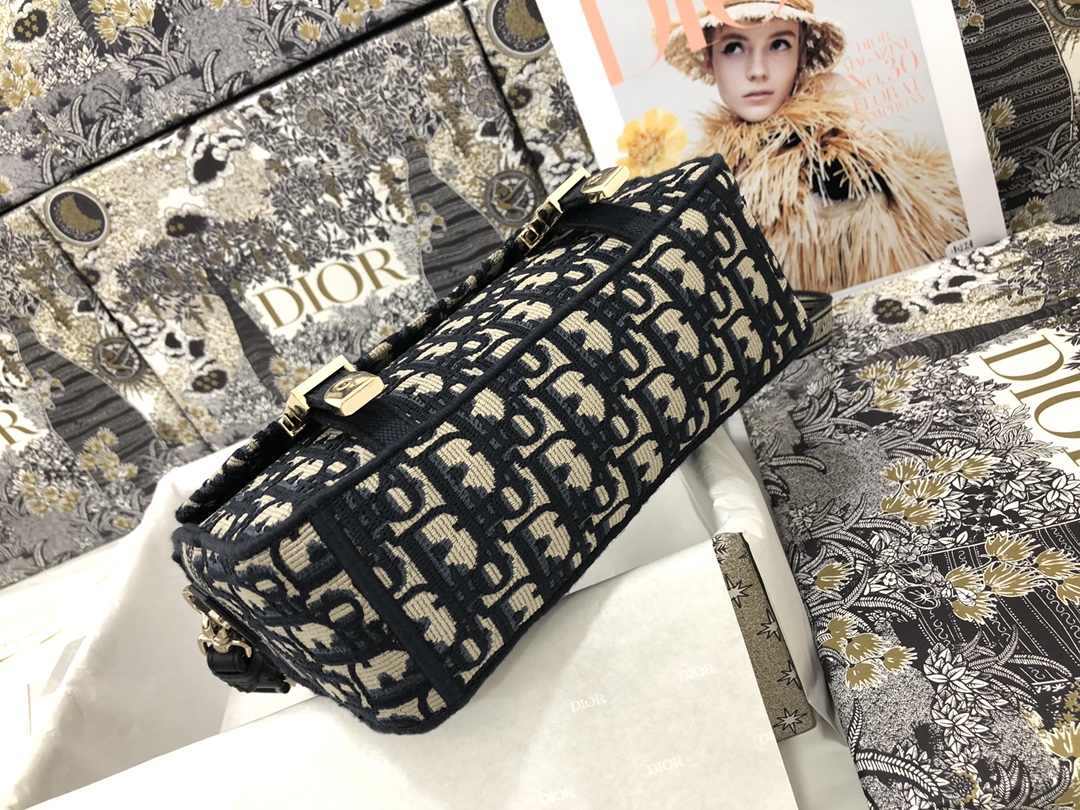 Handbag Dior M1241 size 23 x 15 x 8 cm - vstockx