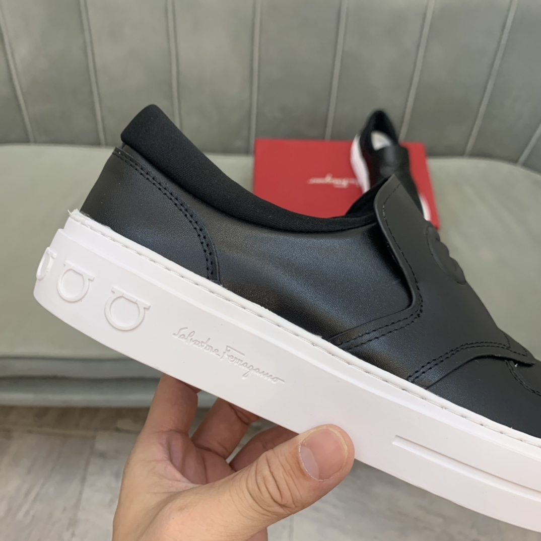 Salvatore Ferragamo Gancini Sneaker 2 - vstockx