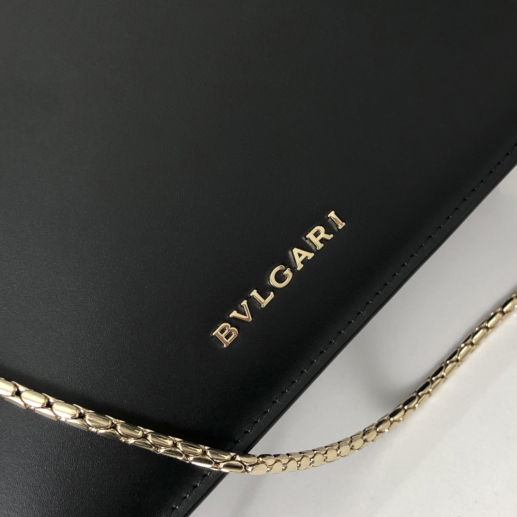 Handbags Bvlgari 29032391050 size:25*17*8 cm - vstockx