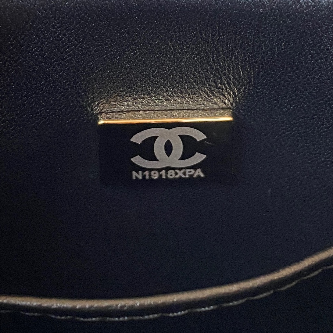 Handbag Chanel AS3648 size 17X14.5X7.5 cm - vstockx