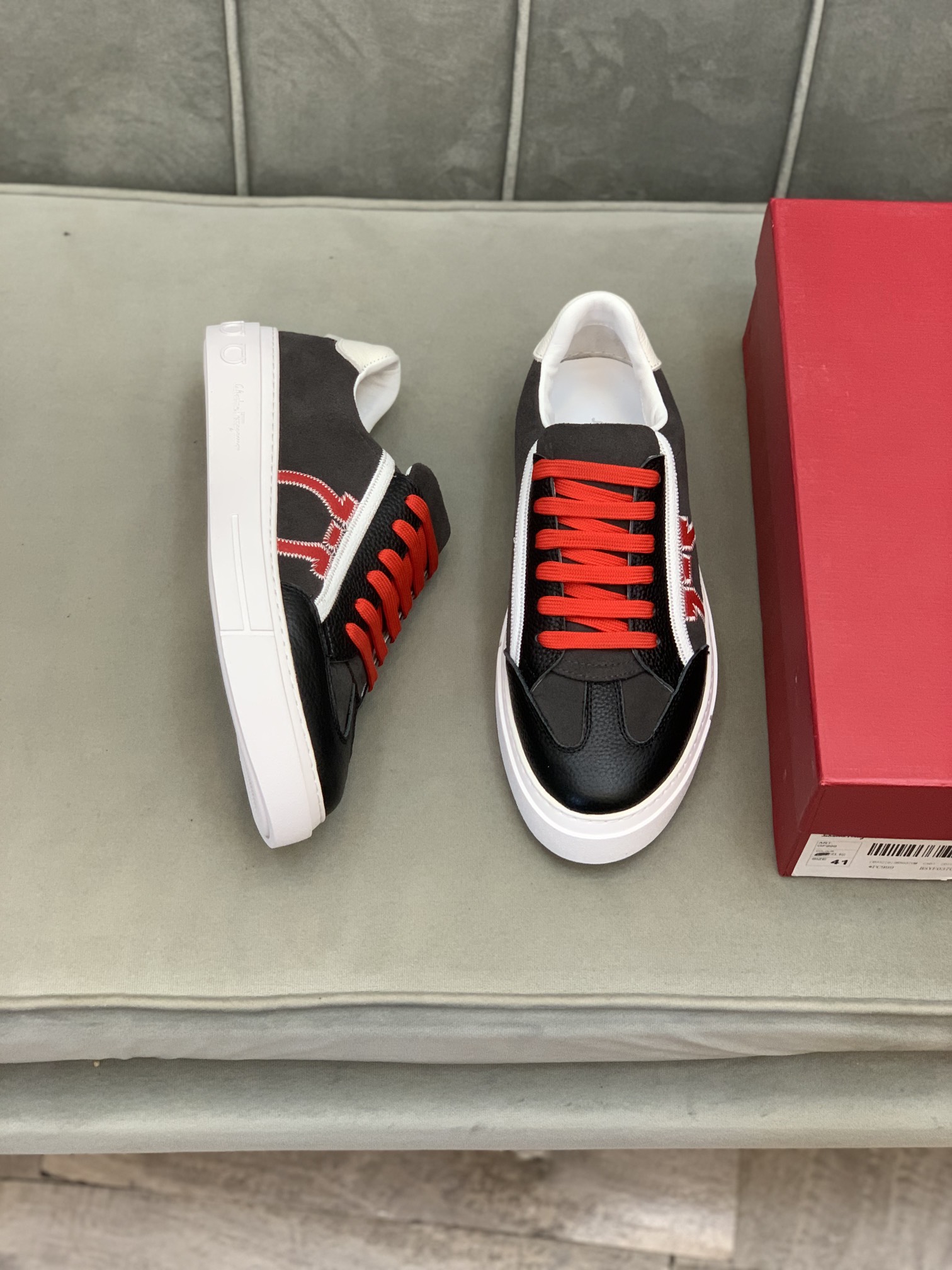 Salvatore Ferragamo Gancini Sneaker 10 - vstockx