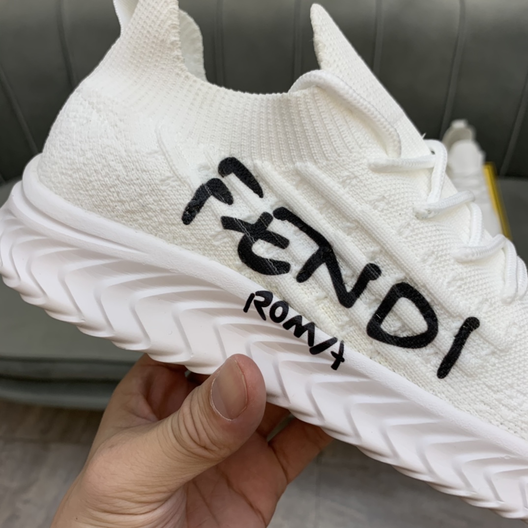 Fendi Low Top Sneakers 2 - vstockx