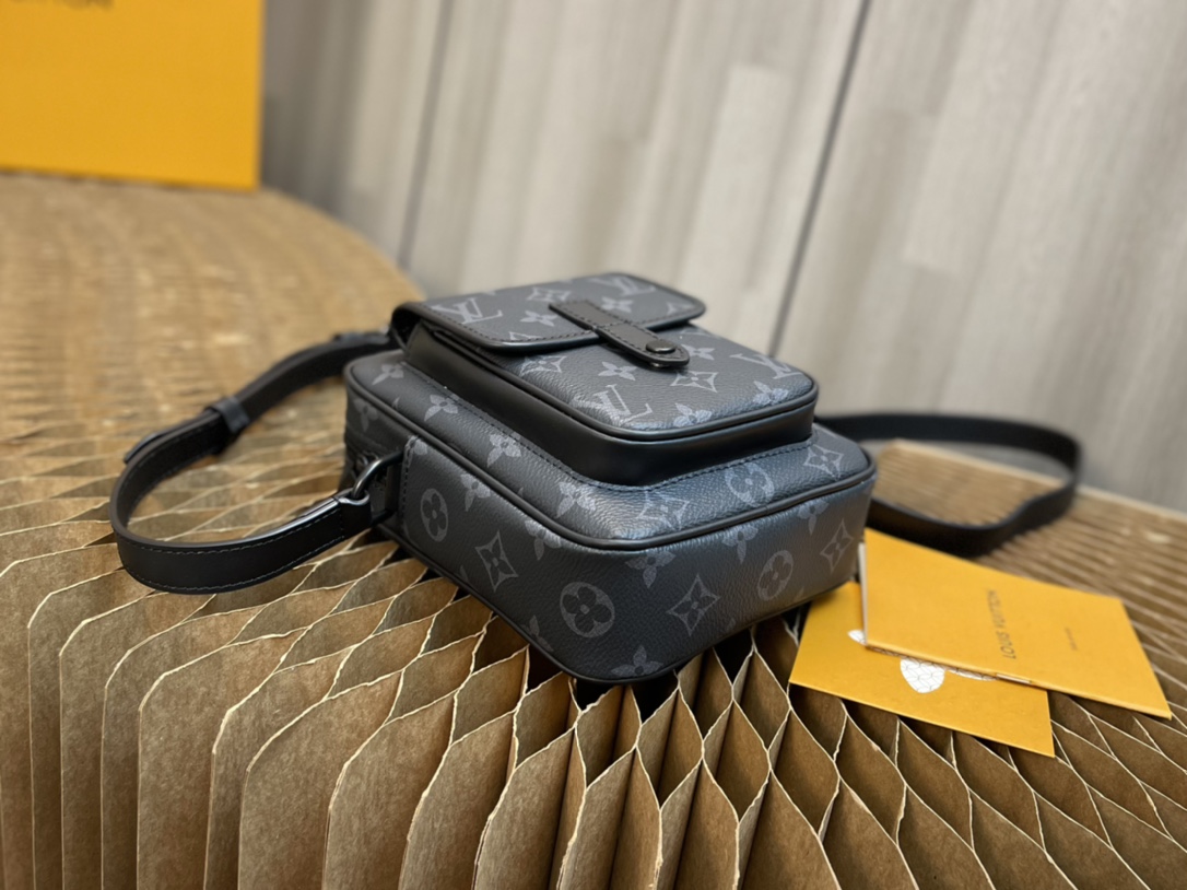 Handbag Louis Vuitton M69404 size 15x17x8 CM - vstockx