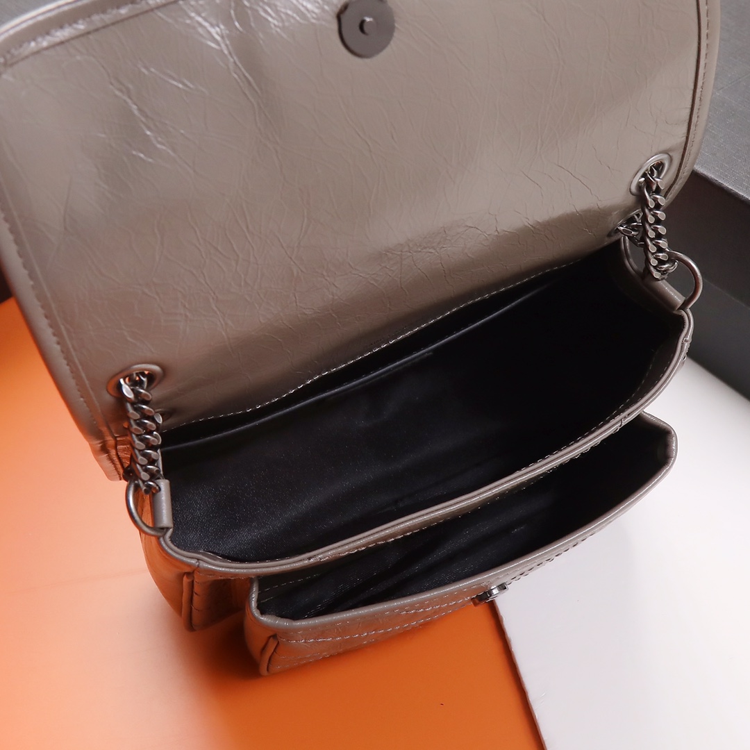 Handbags SAINT LAURENT 533037 size 22x16.5x12 cm - vstockx