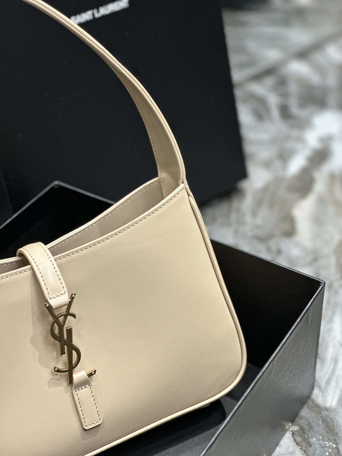 Handbags SAINT LAURENT 657228 size 25X14X6 cm - vstockx