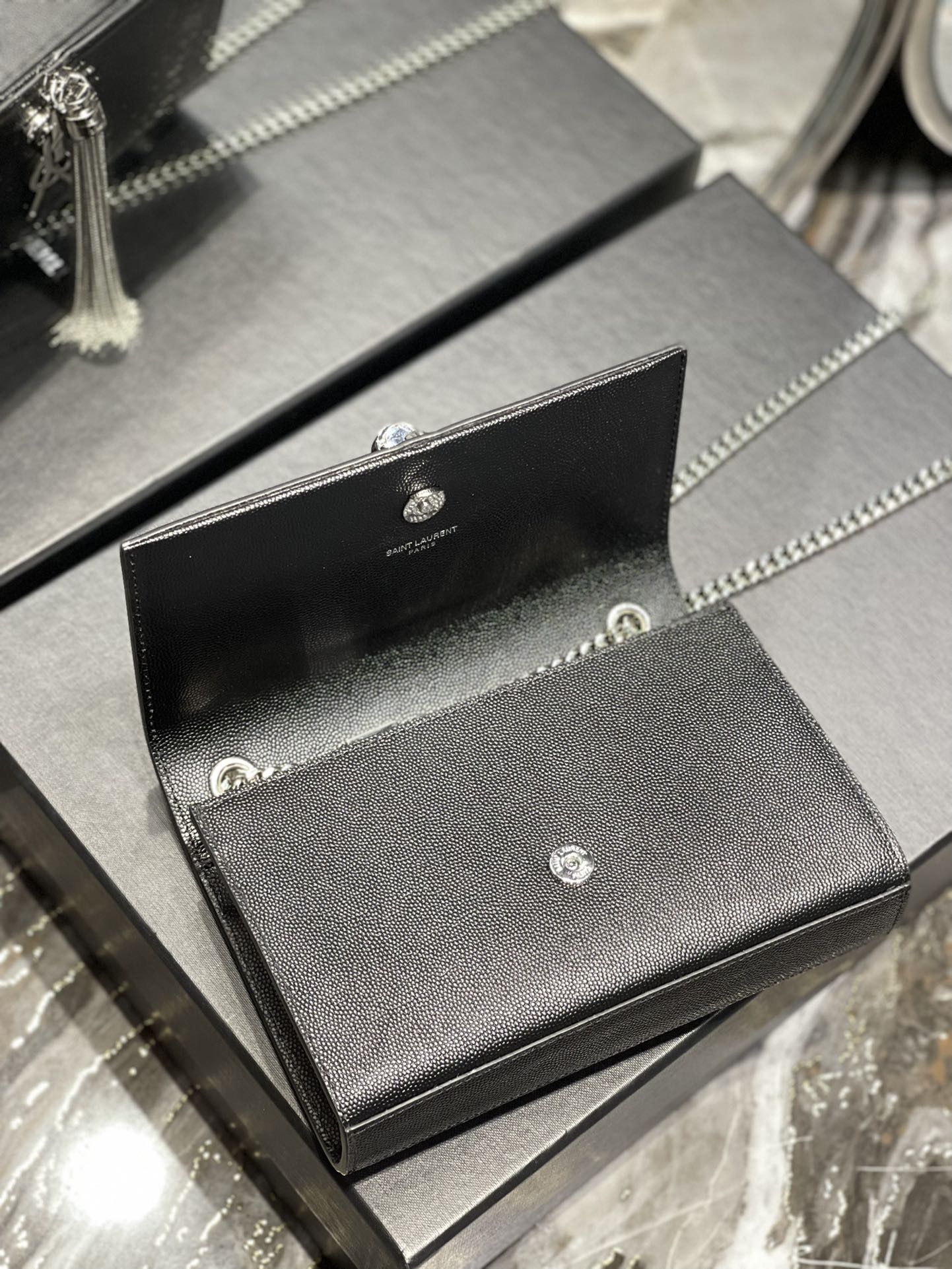 Handbags SAINT LAURENT 469390 size 20x13.5x5.5 cm - vstockx