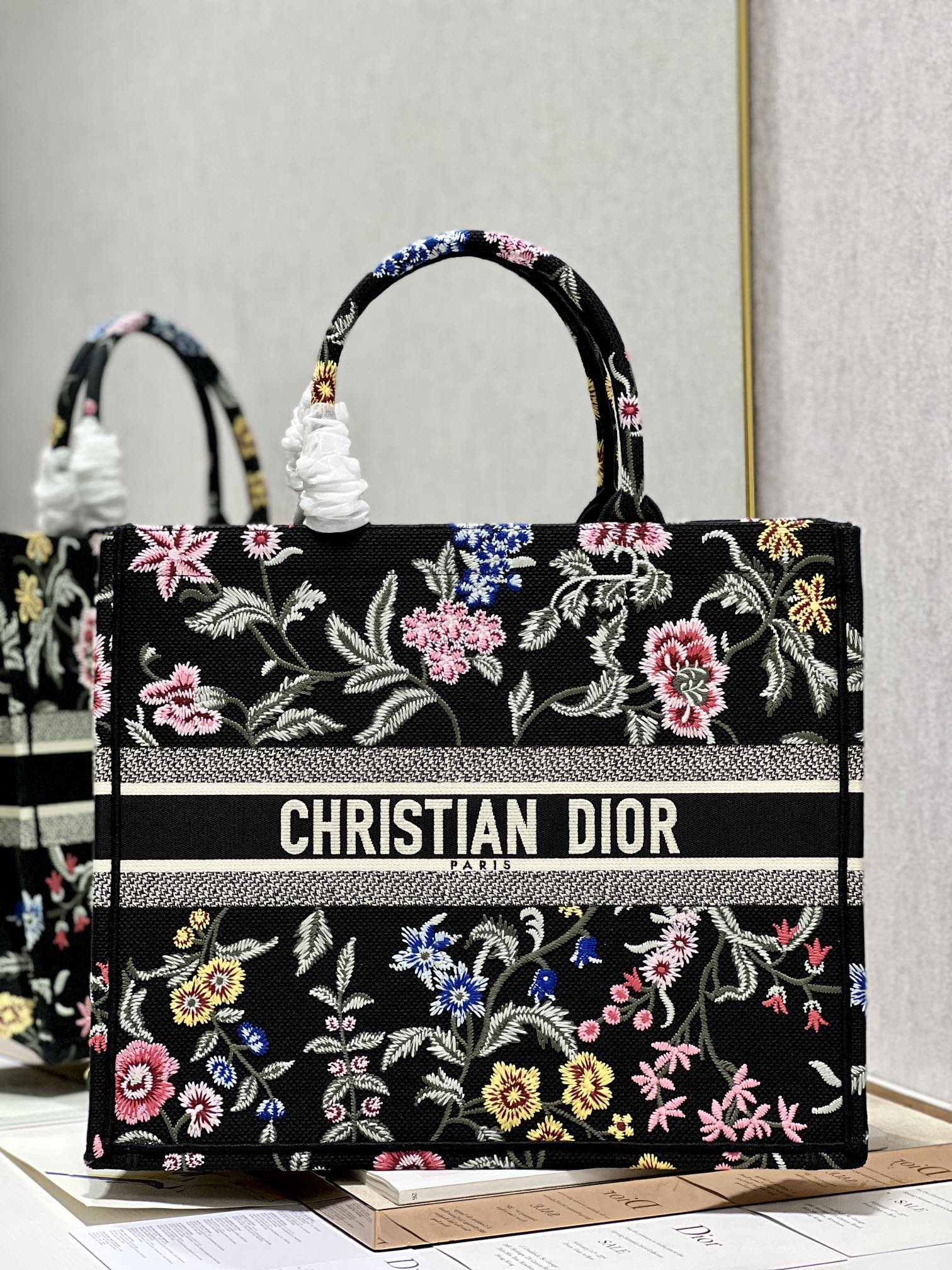 Handbag Dior 1286 size 42  35  18.5 cm - vstockx