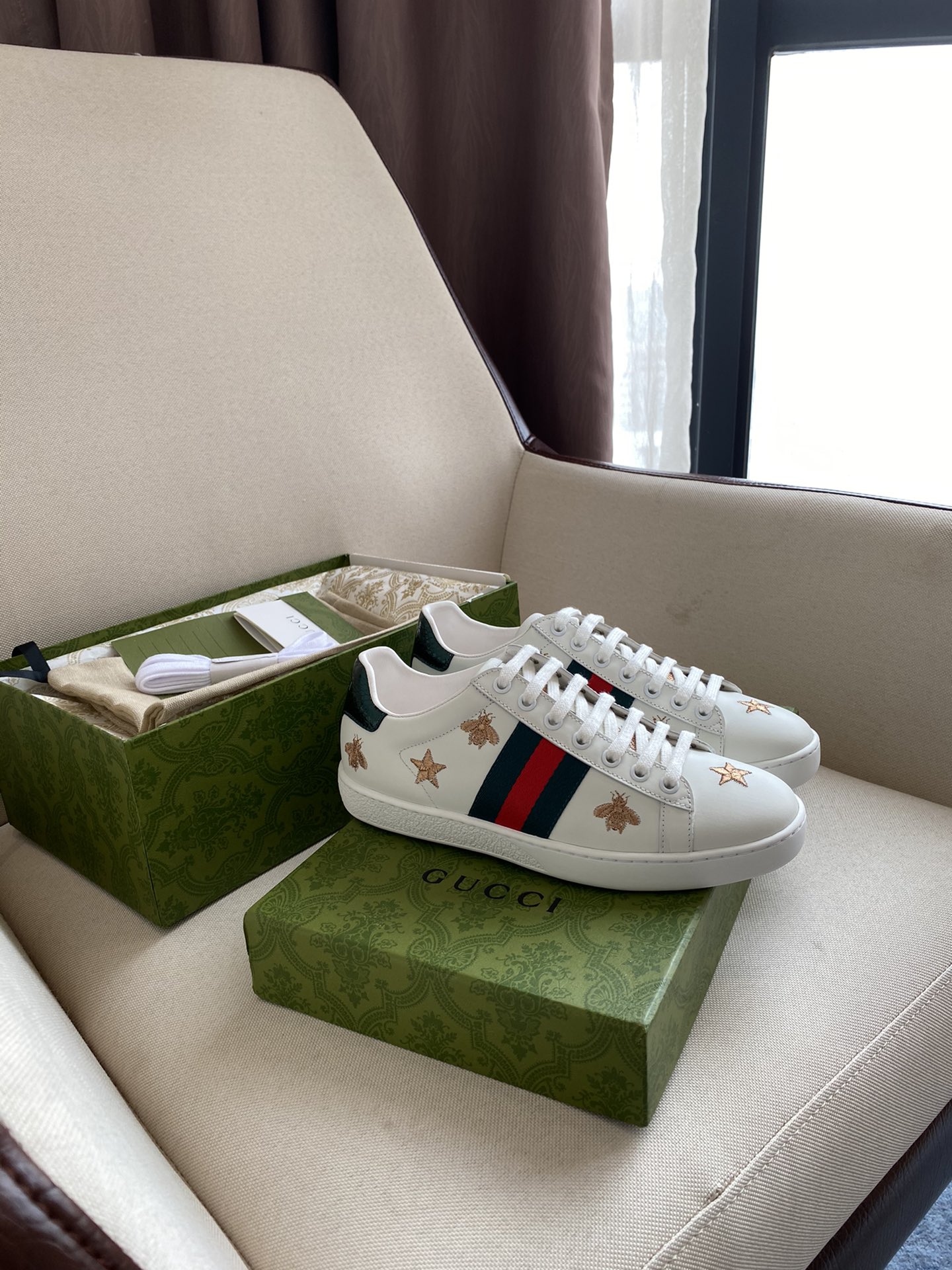 Gucci Women's Ace sneaker with bee sneaker 4 - vstockx