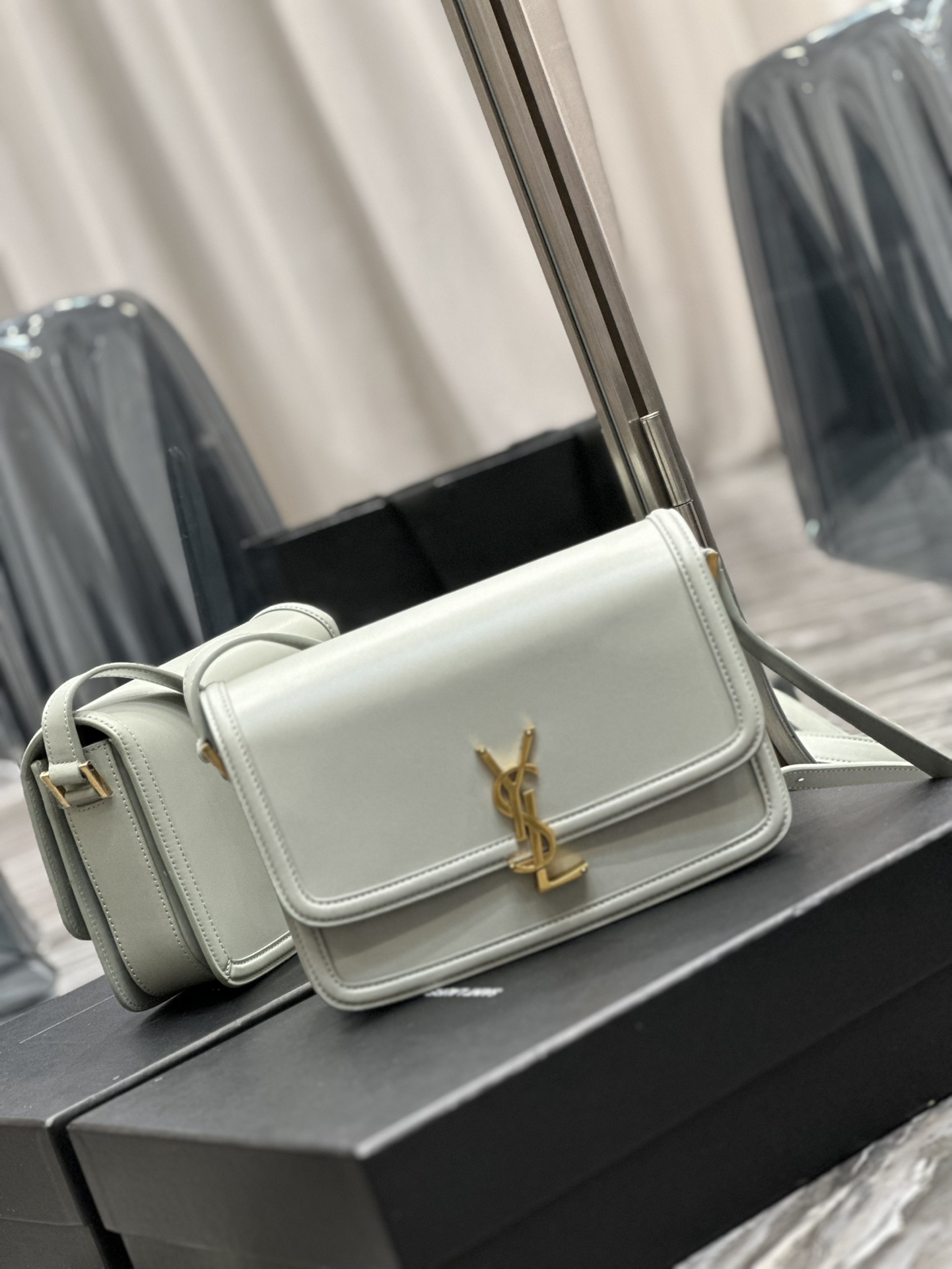 Handbags SAINT LAURENT 634305 size 23x16x6 cm - vstockx