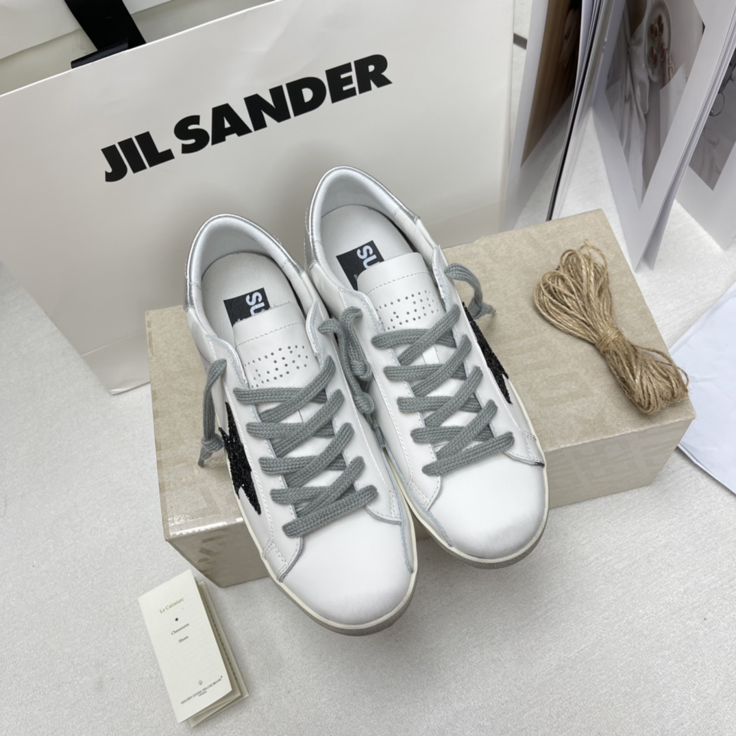 Golden Goose Superstar distressed-finish sneakers 27 - vstockx