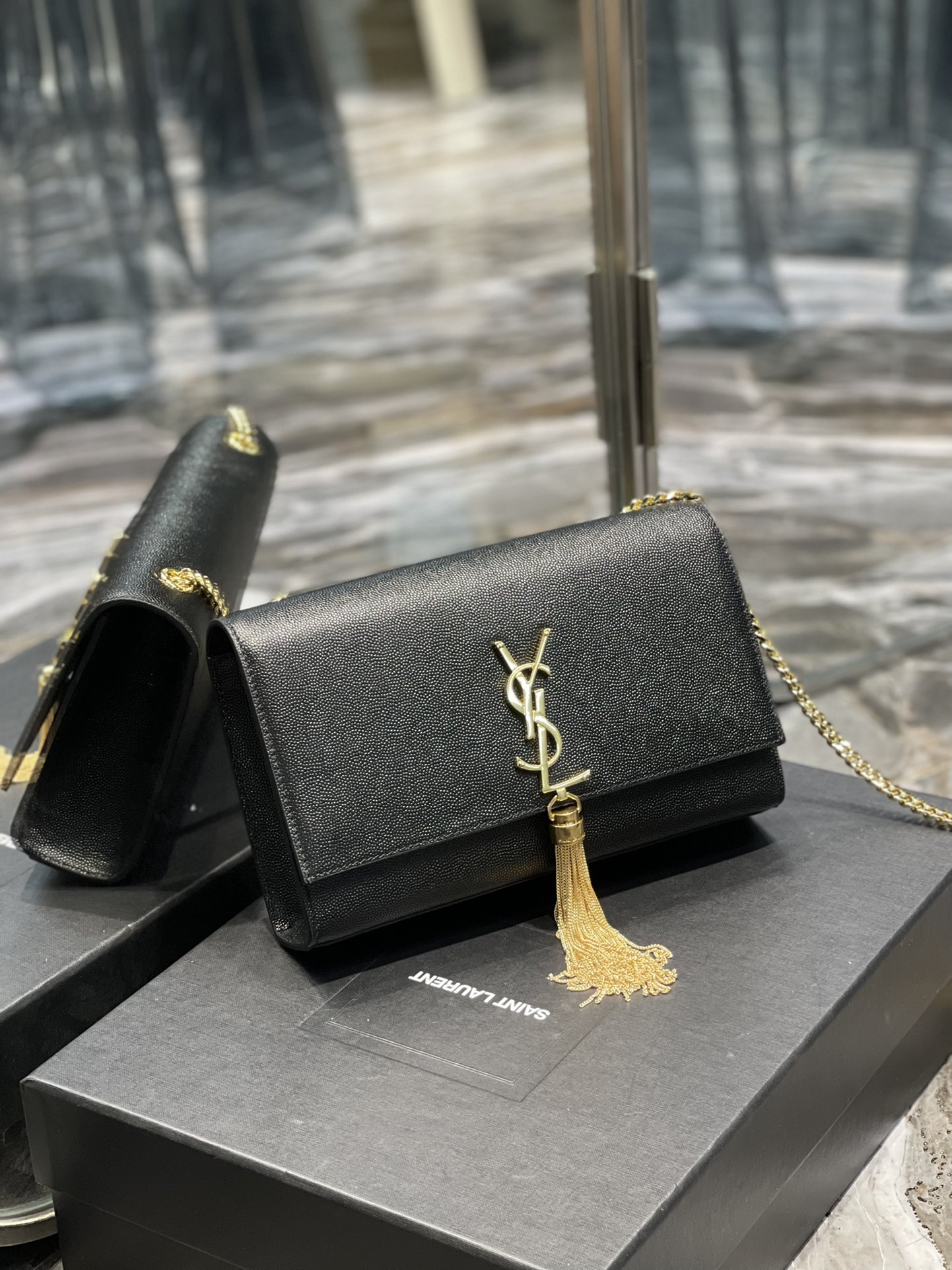 Handbags SAINT LAURENT 354119 size 24x14.5x5 cm - vstockx