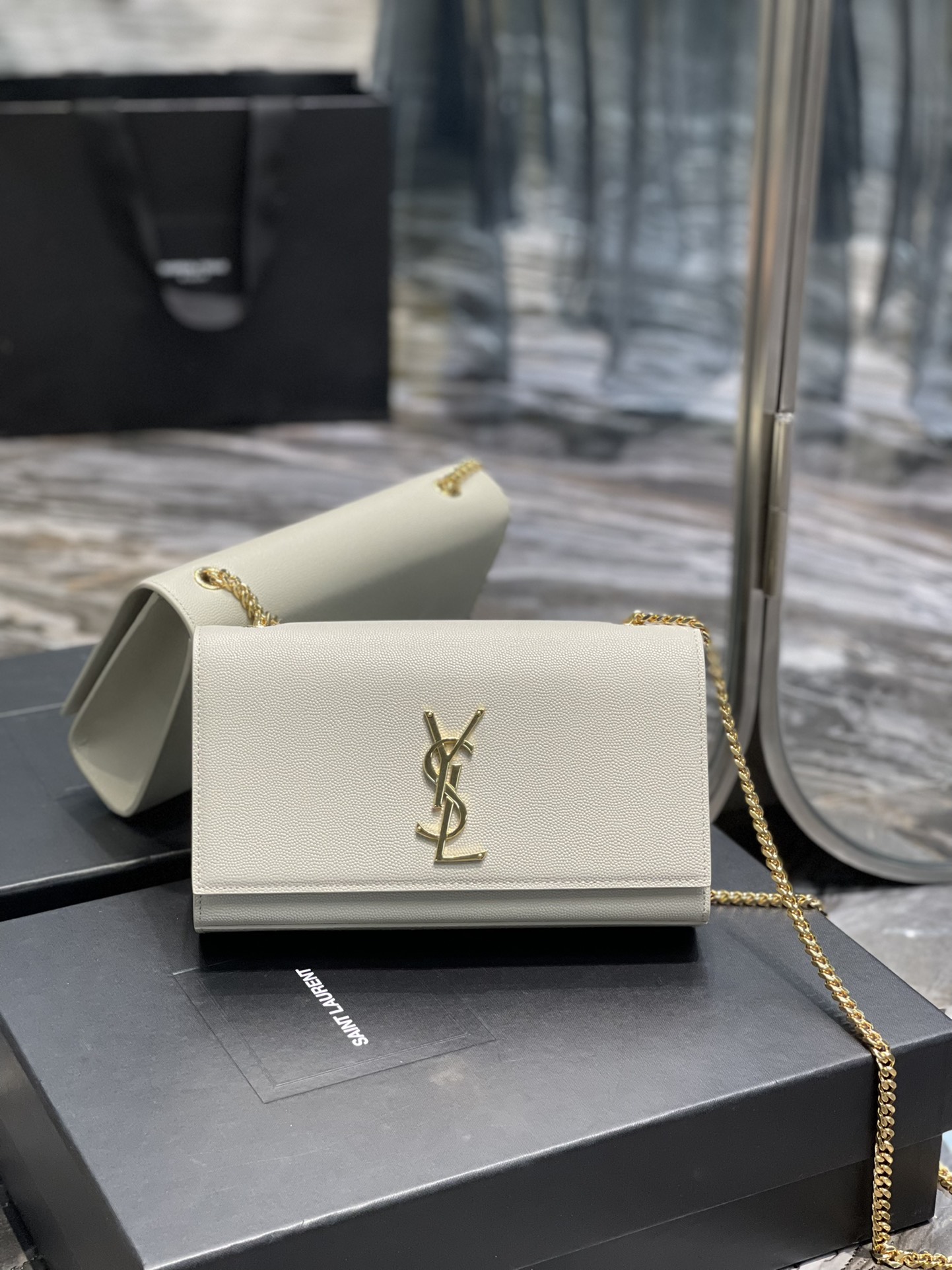 Handbags SAINT LAURENT 364021 size 24x14.5x5 cm - vstockx