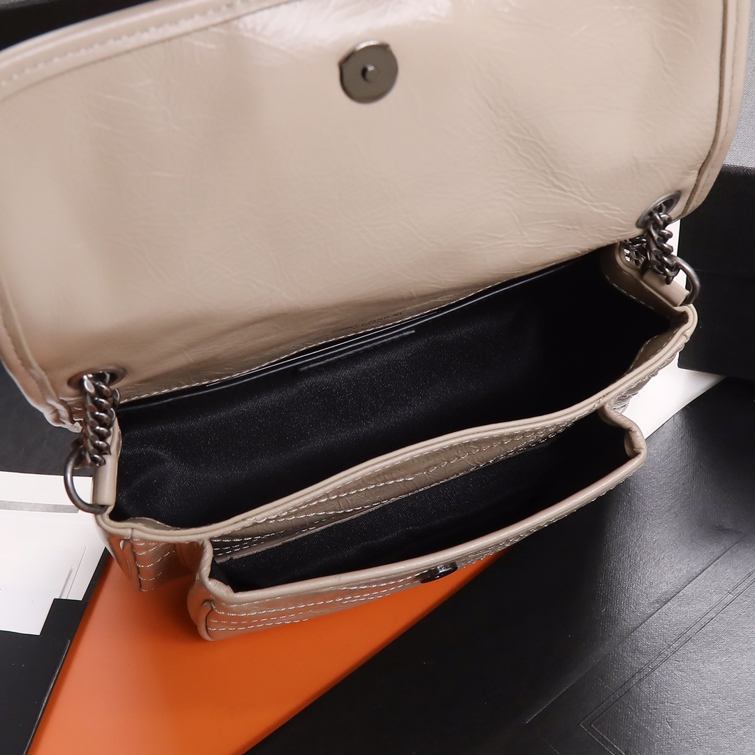 Handbags SAINT LAURENT 533037 size 22x16.5x12 cm - vstockx