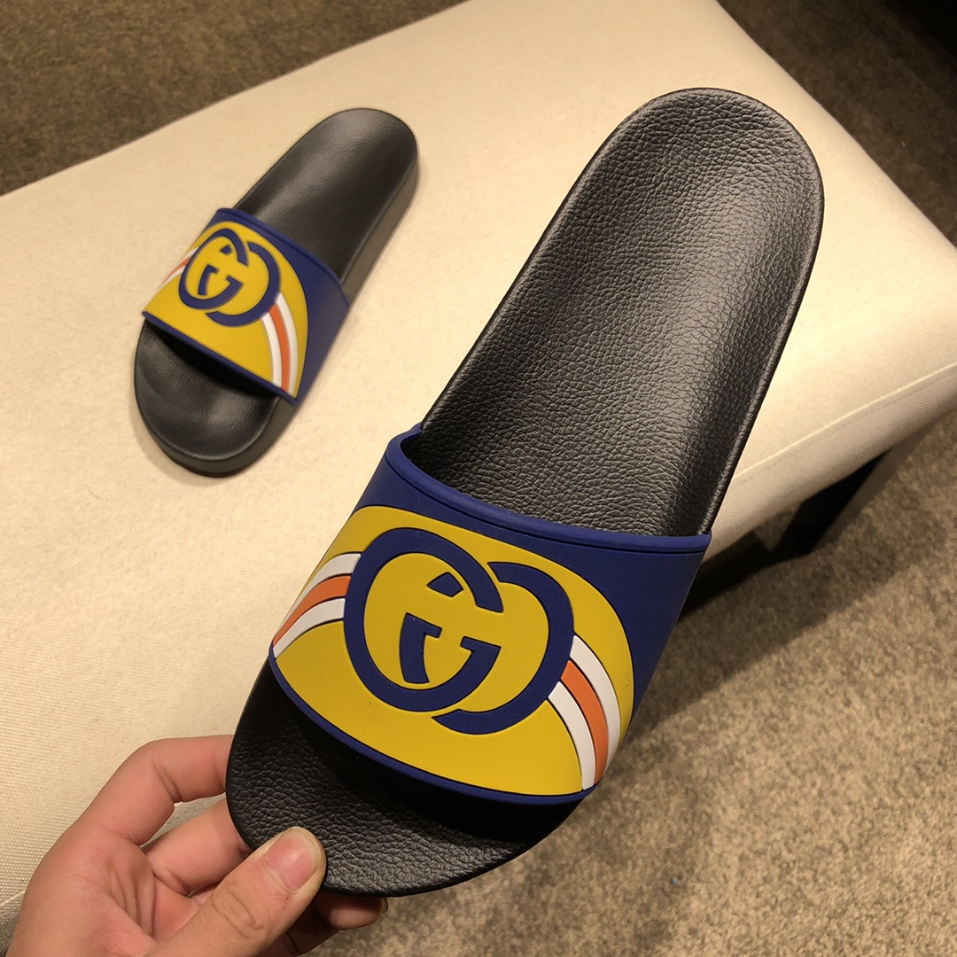 Gucci Slippers 44 - vstockx